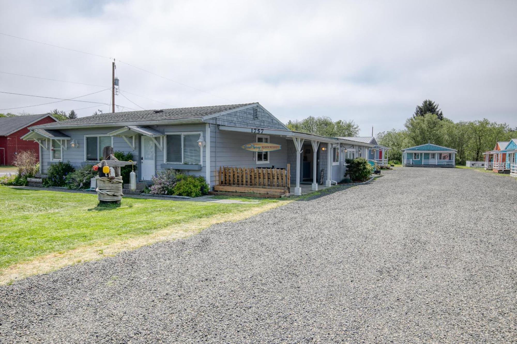 Mermaid Cottage 1-Bedroom Beach Cottage Grayland エクステリア 写真